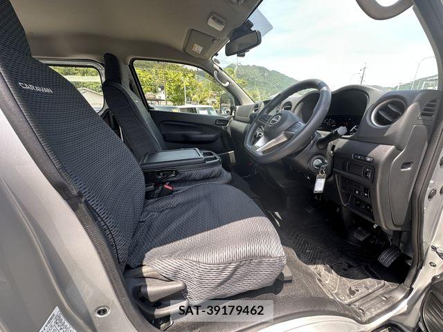 Nissan NV350 Caravan 2024-07 8037409-11