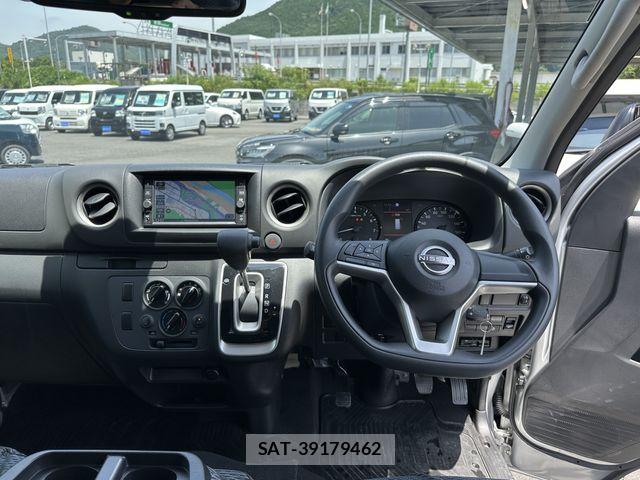 Nissan NV350 Caravan 2024-07 8037409-13