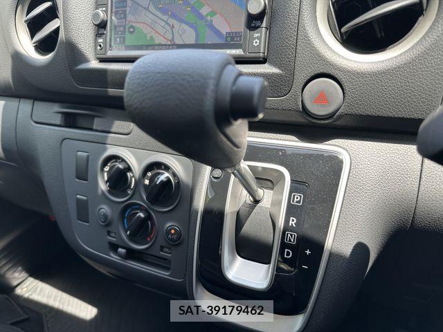Nissan NV350 Caravan 2024-07 8037409-17