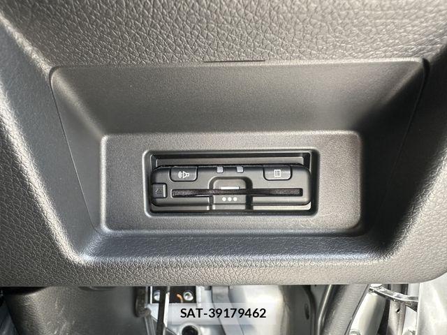 Nissan NV350 Caravan 2024-07 8037409-21