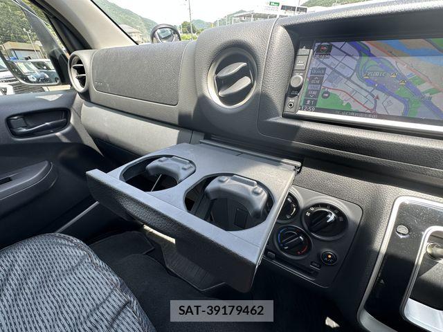 Nissan NV350 Caravan 2024-07 8037409-25