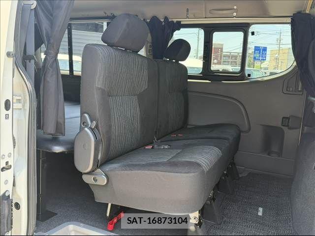 Nissan NV350 Caravan 2017-08 8037410-9