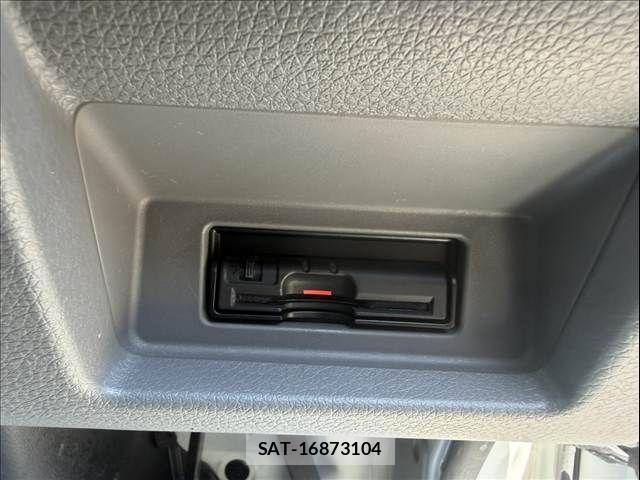 Nissan NV350 Caravan 2017-08 8037410-16