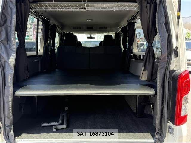 Nissan NV350 Caravan 2017-08 8037410-19