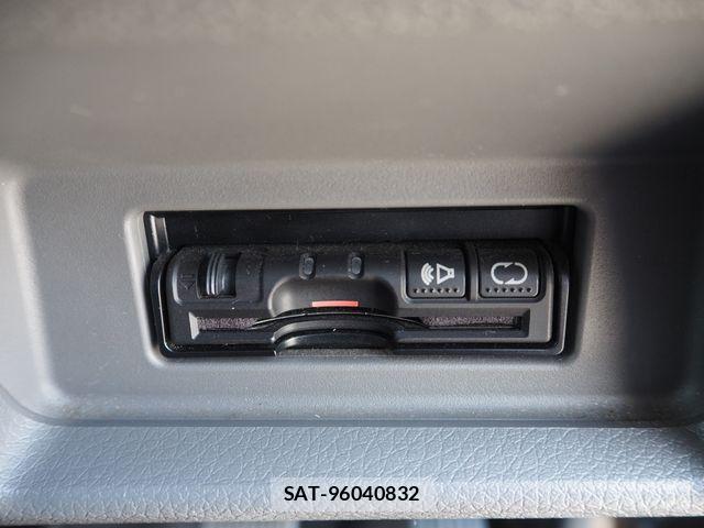 Nissan NV350 Caravan 2016-05 8075013-17