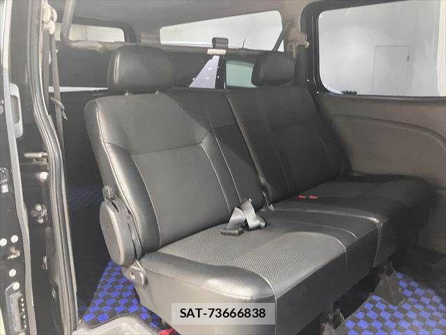 Nissan NV350 Caravan 2018-07 8075010-9