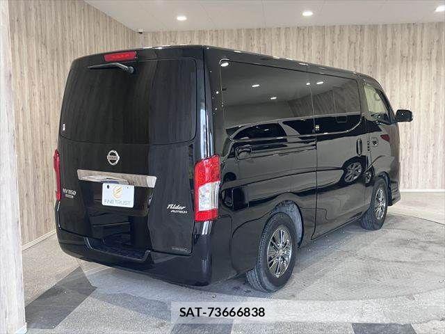 Nissan NV350 Caravan 2018-07 8075010-17