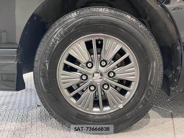 Nissan NV350 Caravan 2018-07 8075010-27