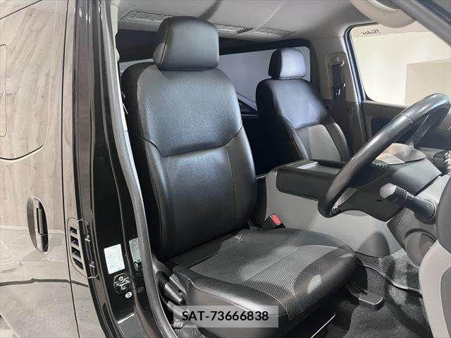 Nissan NV350 Caravan 2018-07 8075010-8