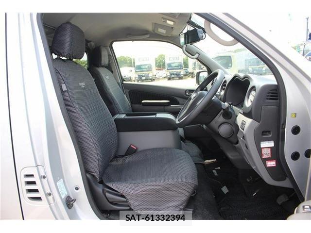 Nissan NV350 Caravan 2018-02 8075012-18