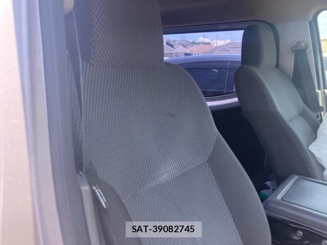 Nissan NV350 Caravan 2014-06 8101010-8
