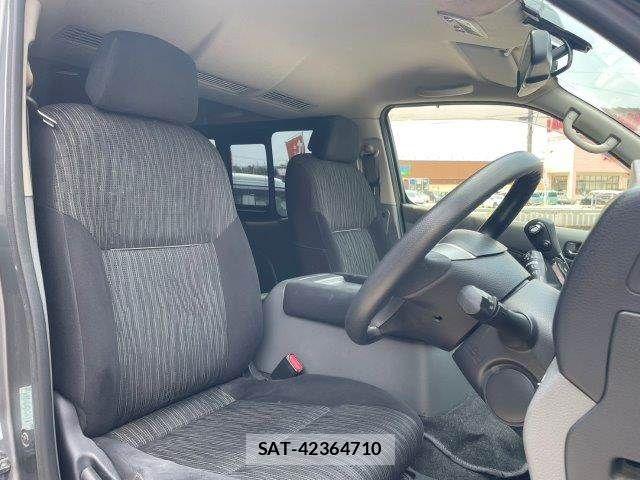 Nissan NV350 Caravan 2018-06 8101008-9