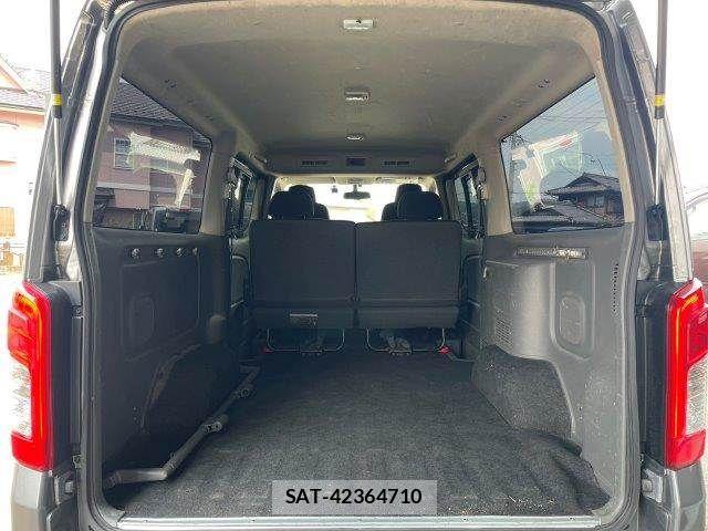 Nissan NV350 Caravan 2018-06 8101008-11