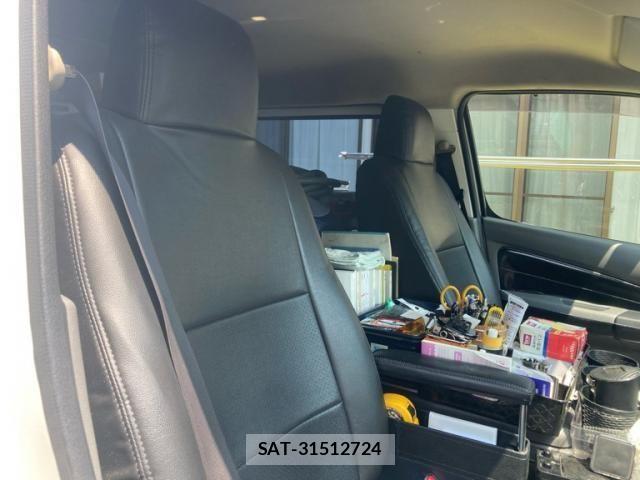 Nissan NV350 Caravan 2012-12 8146376-12