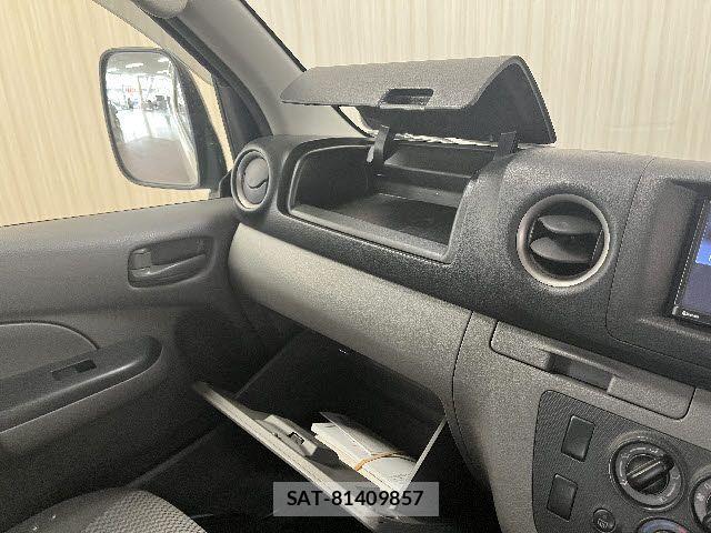 Nissan NV350 Caravan 2020-10 8146375-10