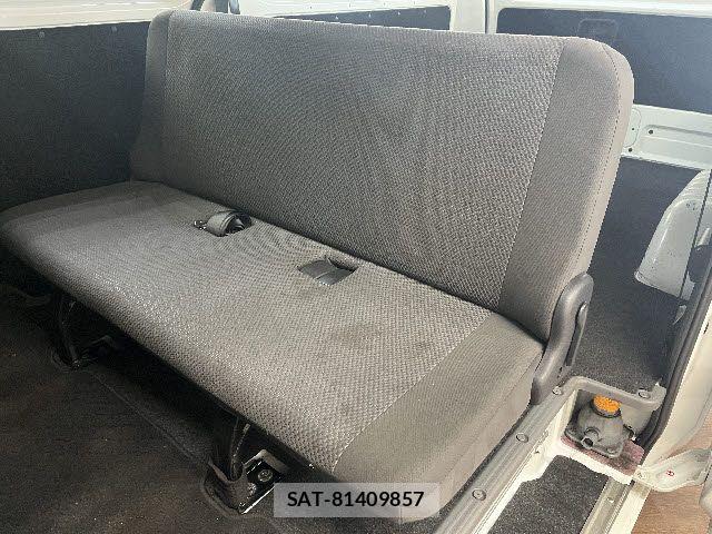 Nissan NV350 Caravan 2020-10 8146375-12
