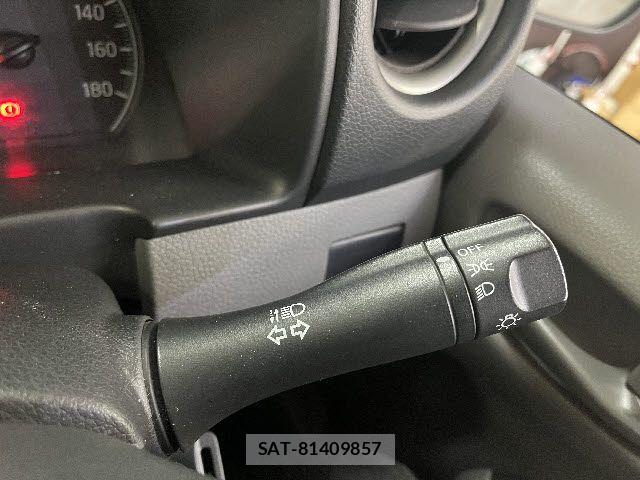 Nissan NV350 Caravan 2020-10 8146375-16