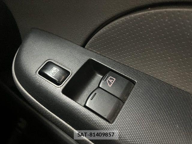 Nissan NV350 Caravan 2020-10 8146375-21