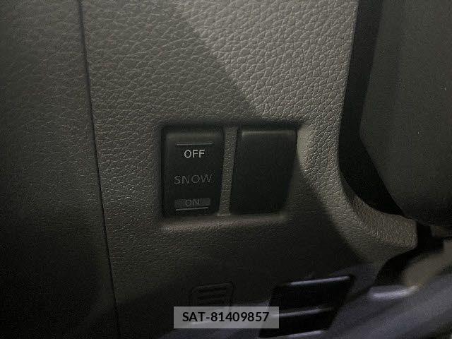 Nissan NV350 Caravan 2020-10 8146375-22