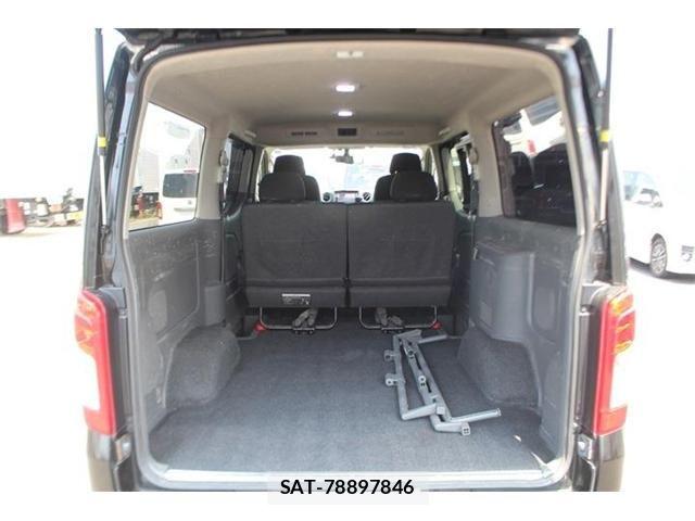 Nissan NV350 Caravan 2021-06 8146374-17