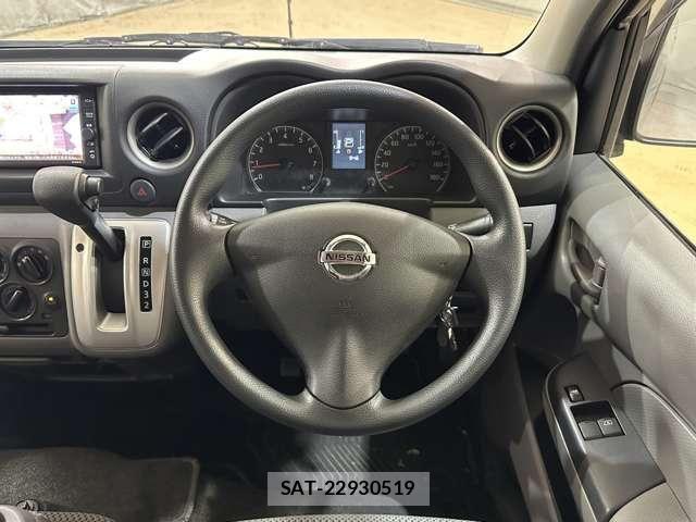 Nissan NV350 Caravan 2021-06 8158951-9