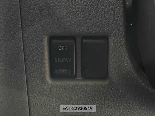Nissan NV350 Caravan 2021-06 8158951-13