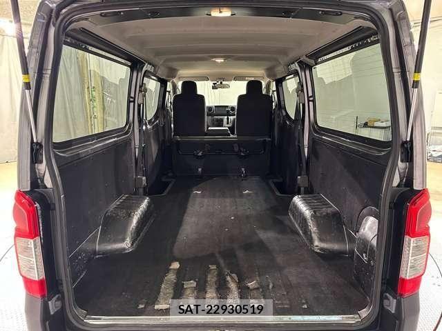 Nissan NV350 Caravan 2021-06 8158951-23