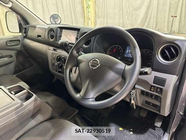 Nissan NV350 Caravan 2021-06 8158951-8