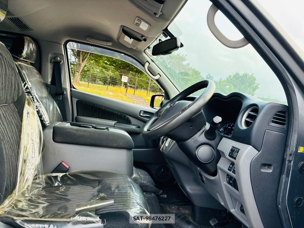 Nissan NV350 Caravan 2020-06 8068526-11