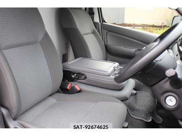 Nissan NV350 Caravan 2019-03 8209353-14