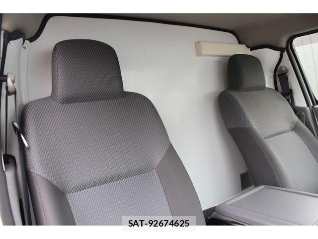 Nissan NV350 Caravan 2019-03 8209353-16