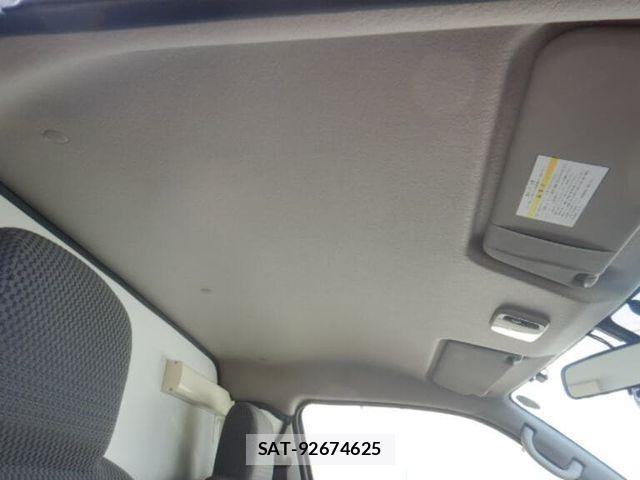 Nissan NV350 Caravan 2019-03 8209353-17