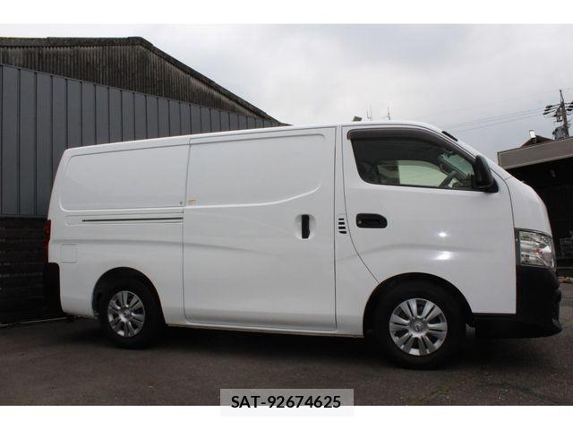 Nissan NV350 Caravan 2019-03 8209353-1