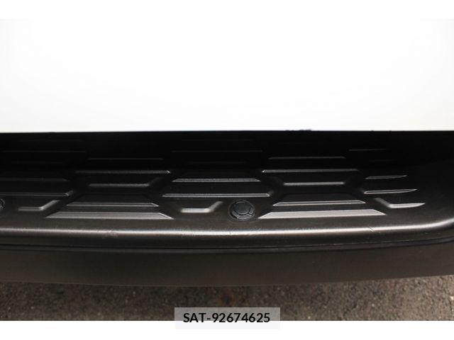 Nissan NV350 Caravan 2019-03 8209353-25