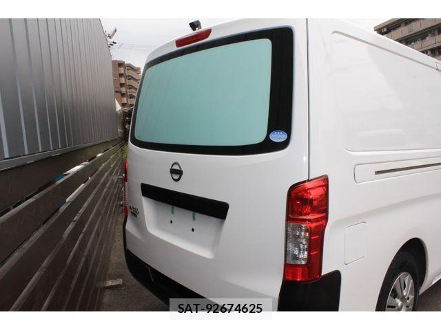 Nissan NV350 Caravan 2019-03 8209353-2