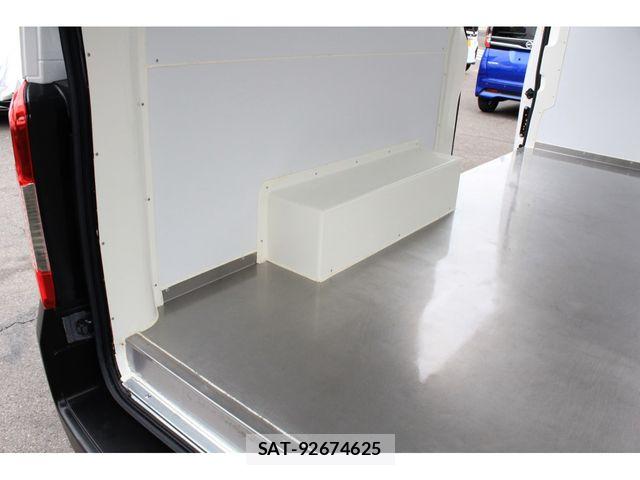 Nissan NV350 Caravan 2019-03 8209353-5