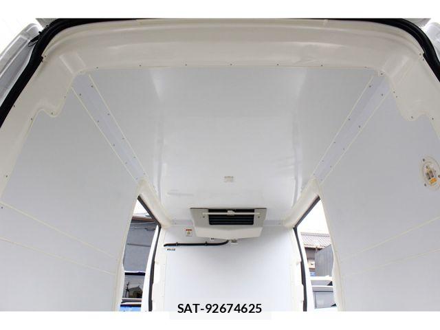 Nissan NV350 Caravan 2019-03 8209353-7
