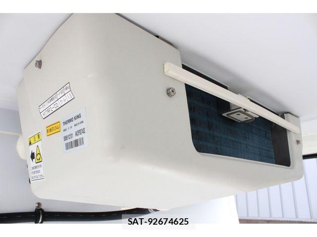 Nissan NV350 Caravan 2019-03 8209353-8