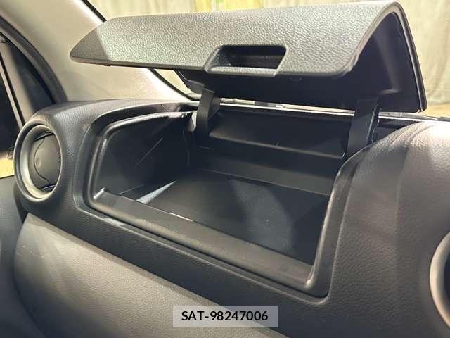 Nissan NV350 Caravan 2018-12 8209359-23