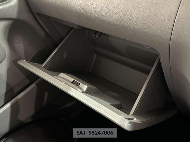 Nissan NV350 Caravan 2018-12 8209359-24