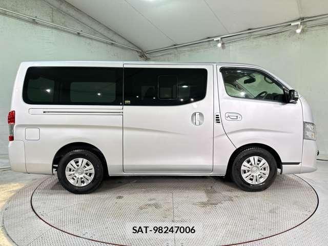 Nissan NV350 Caravan 2018-12 8209359-3
