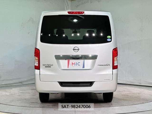 Nissan NV350 Caravan 2018-12 8209359-5