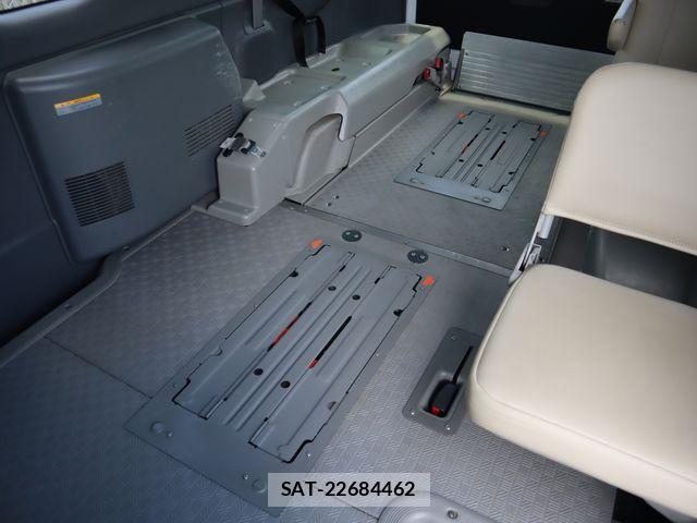Nissan NV350 Caravan 2020-04 8209355-11