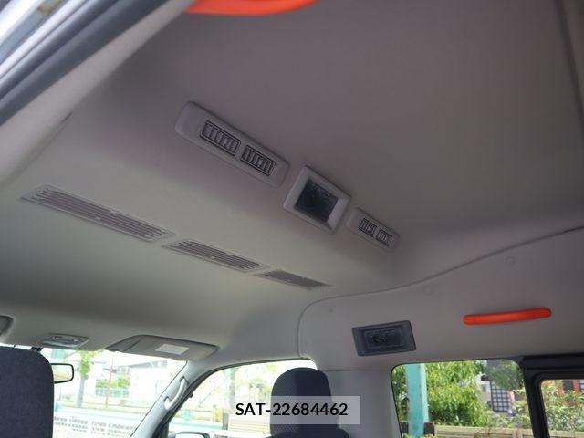 Nissan NV350 Caravan 2020-04 8209355-13