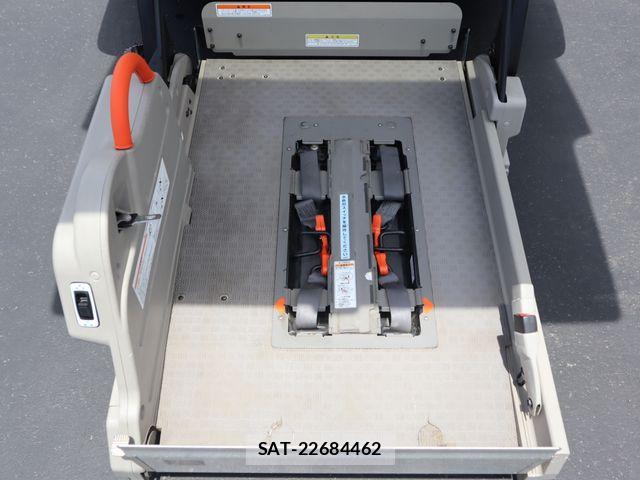 Nissan NV350 Caravan 2020-04 8209355-2