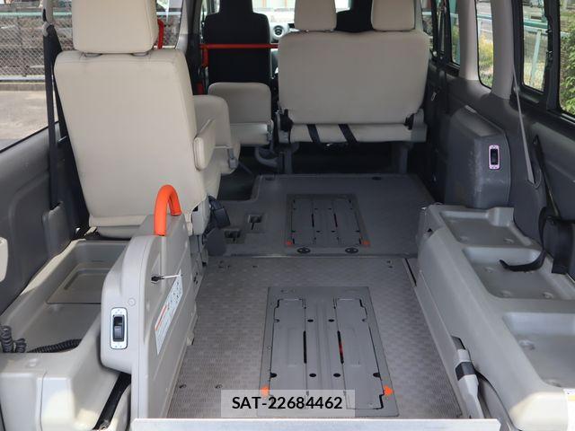 Nissan NV350 Caravan 2020-04 8209355-4