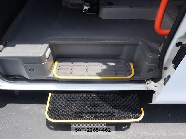 Nissan NV350 Caravan 2020-04 8209355-7