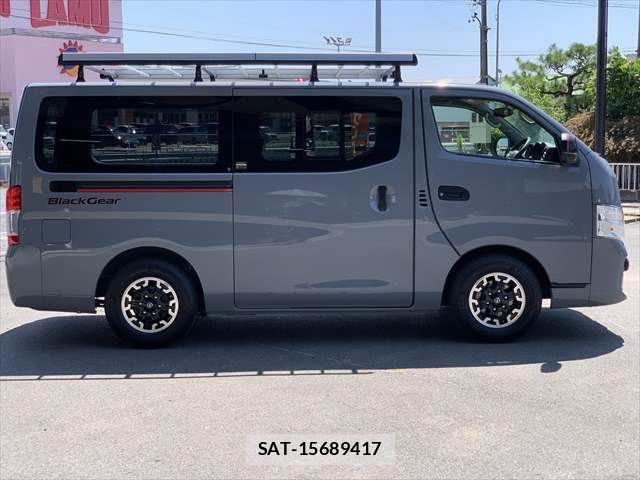 Nissan NV350 Caravan 2021-03 8209356-16