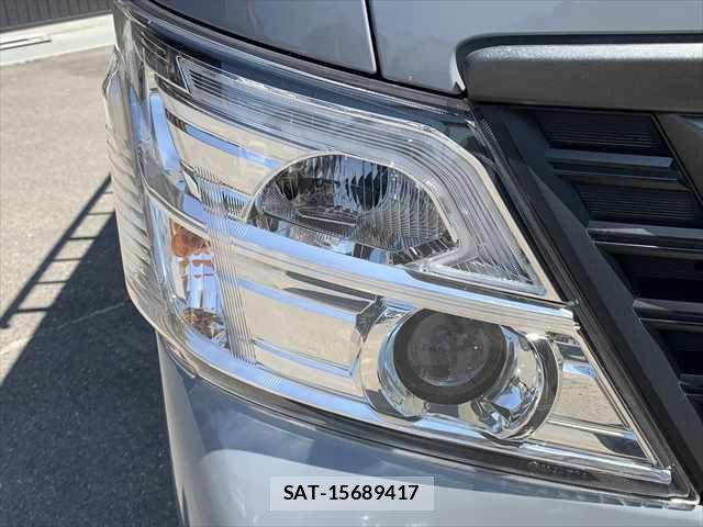 Nissan NV350 Caravan 2021-03 8209356-21