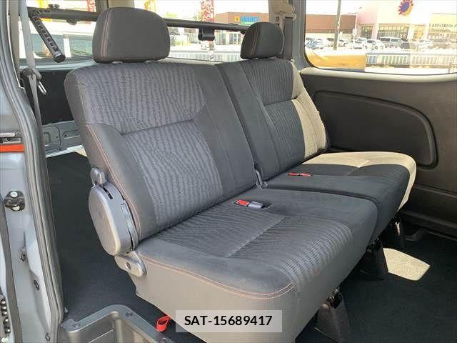 Nissan NV350 Caravan 2021-03 8209356-8